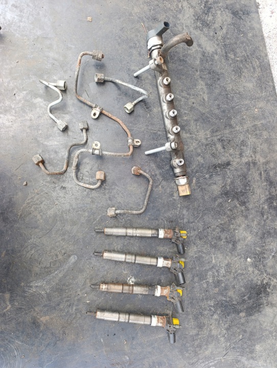 VW T5 LIFT T6 2.0TDI nozzles injectors injection ramp of the hose KOMPLET