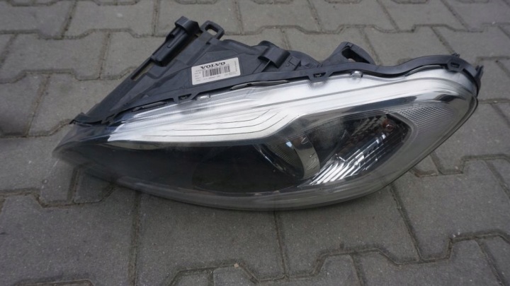 VOLVO XC60 LIFT - REFLEKTOR light left front H7