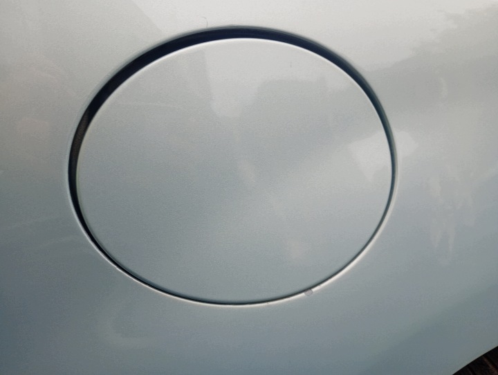 Tankklappe des Kraftstoffsbehälters Mazda 5 V 05-10 kod lakieru 32B