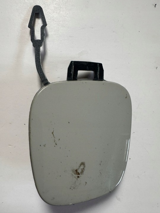 VW TAIGO 20-22r. abschleppöse der stoßstange vorne 2G7807241