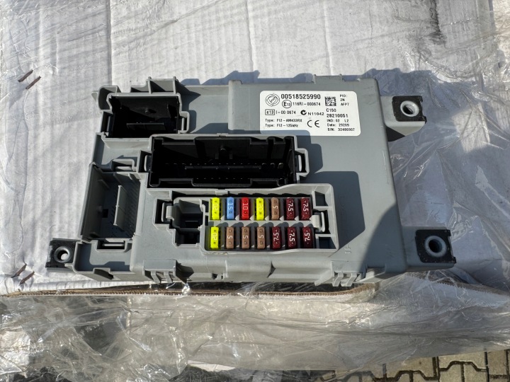 Szkerény biztosítékszekrény modul BSI FIAT 500 3D 07- 00518525990