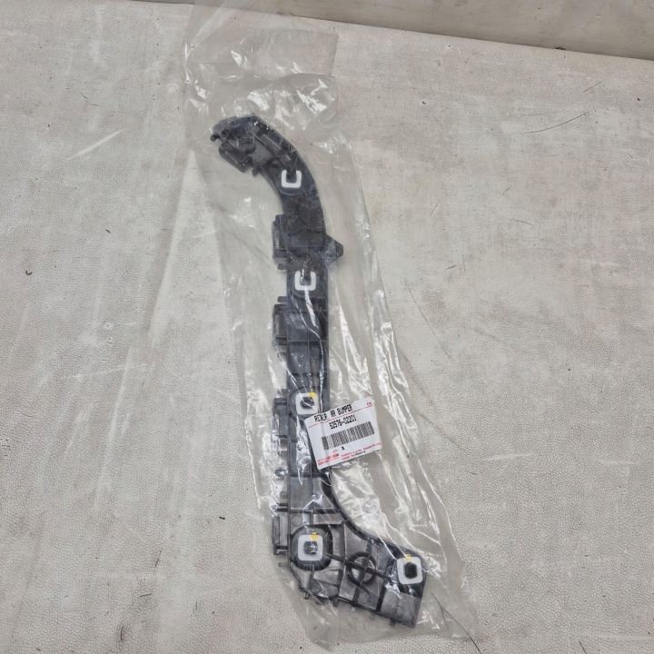 TOYOTA COROLLA E21 KOMBI Supporto staffa Paraurti sinistro posteriore 52576-02201