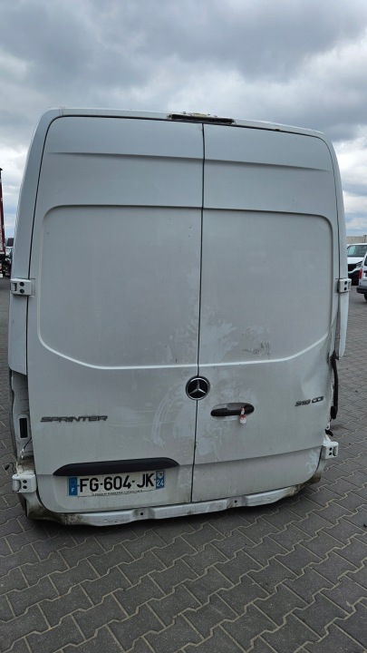 MERCEDES W907 SPRINTER dveře levé záď levé BIALE barva 9147