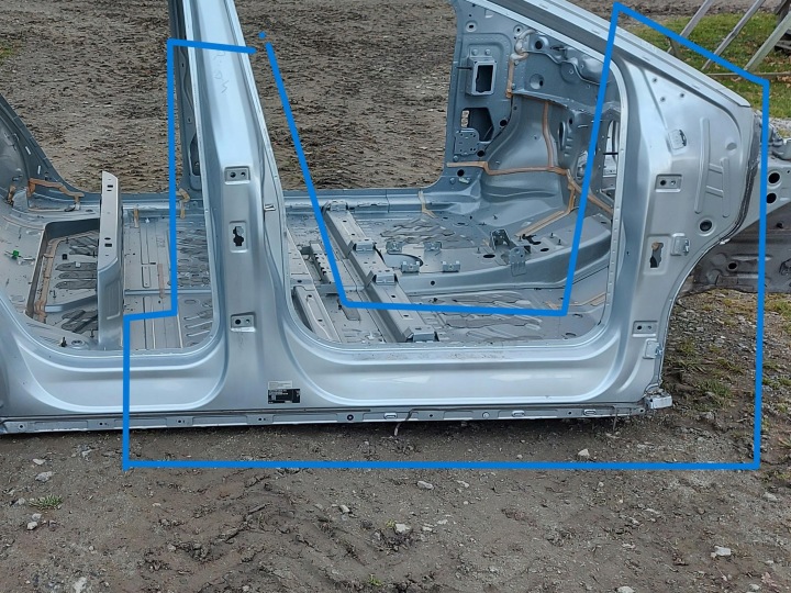 VW ID4 11A , 2024r SUV 5D Säule rechts mitte vorne