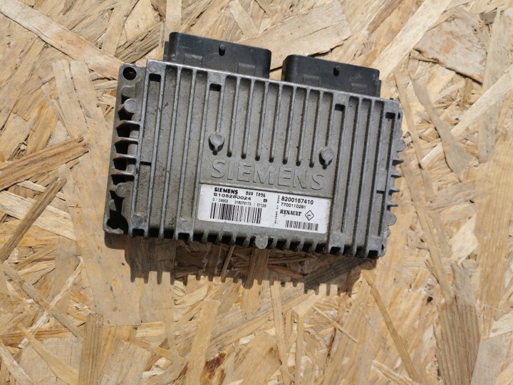RENAULT SCENIC computer ECU 8200167410 7700110261 S105280024
