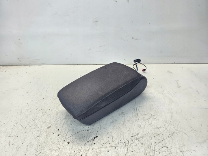 Loketní opěrka předek AUDI A6 C6 *MATERIAL* *3**