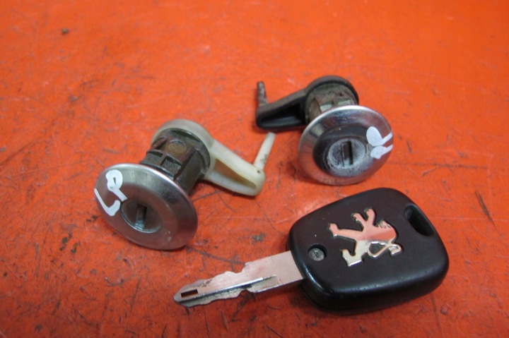 PEUGEOT 206 CLÉ PILOT INSERT PORTIÈRE DROIT GAUCHE KOMPLET