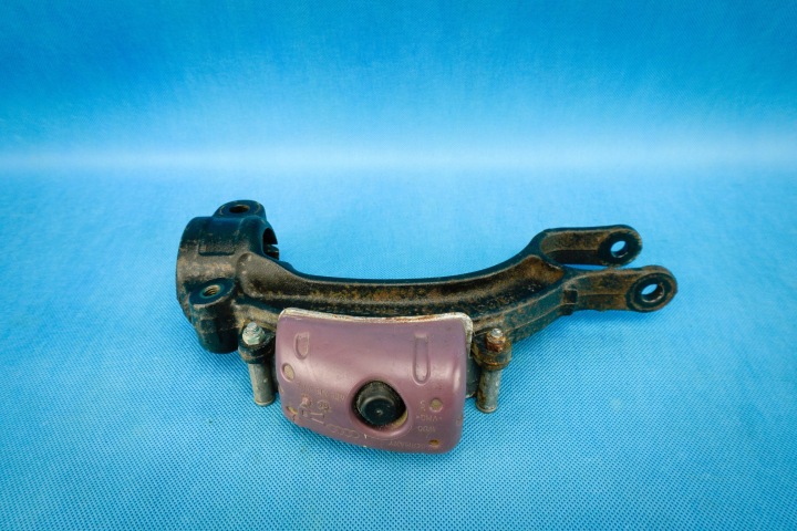 Widelec of a shock absorber right Audi A6 S6 RS6 4G A7 S7 RS7 4G8 8K0413038M