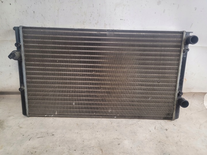 Kühler Wasserkühler HART VOLKSWAGEN VENTO 93r. 1.9D