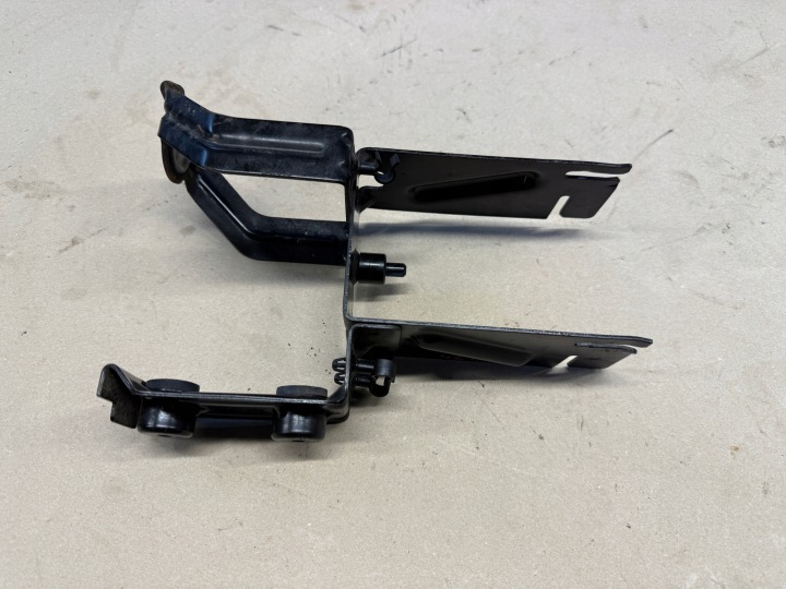 VW TRANSPORTER T4 LIFT Halter Halter POMPY ABS 7D0614711F