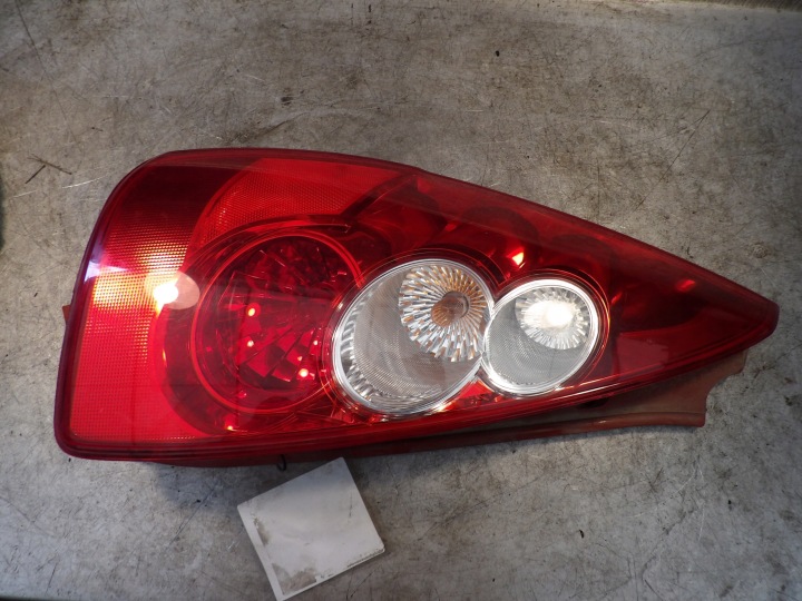 Mazda V 5 light rear left C23551160 K2442