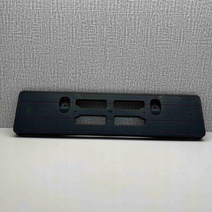 VOLVO XC60 II podlozka RÁM pod TABLICE registračna 32227716