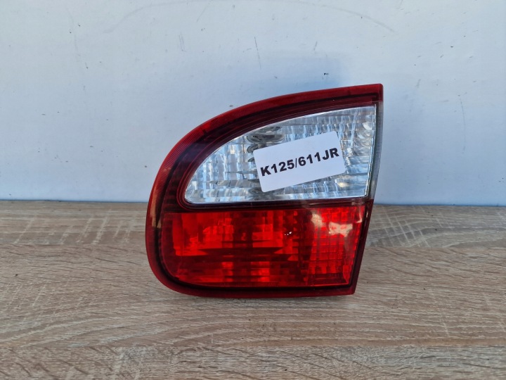 DAEWOO LANOS HB DESNA FAR U PRTLJAŽNIKU STRAŽNJI DIO + OPRAWKI 96324642 K125/611JR