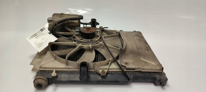 Radiatore motore usato 4221719872 TOYOTA YARIS e