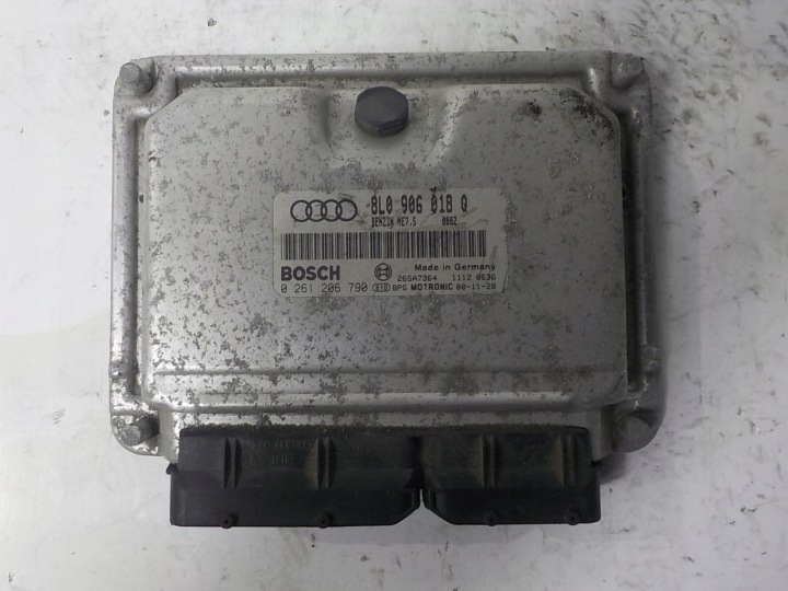 AUDI TT e 8N computer Centralina 8L0906018Q 0261206790
