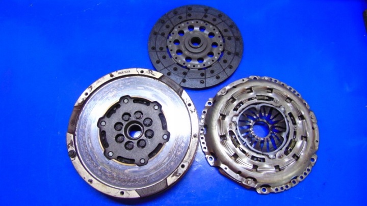 Reifen Rad Schwungrad Bremsscheibe 7MM Kupplungssatz Kupplungsscheibe 2.2D SKYACTIVE MAZDA CX-5 und 11-17R