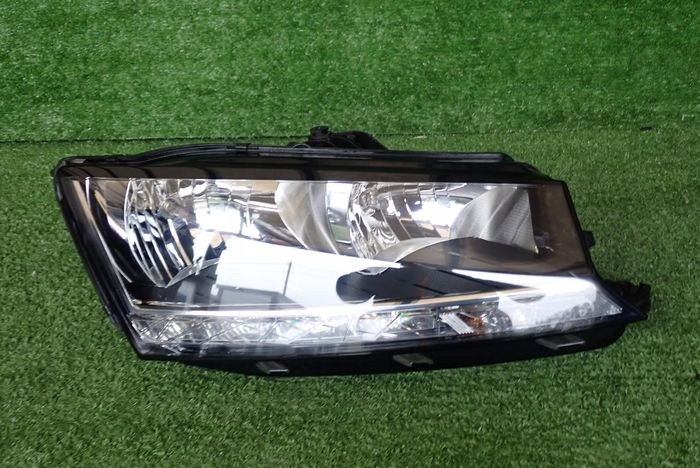 SKODA FABIA III LIFT 18- reflektor Droite Feux phare Droit
