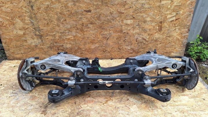 Essieu avant berceau Moyeu support broche Bras Suspension Arrière A1663503100 MERCEDES GLE W166