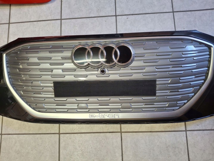 GRIGLIA AUDI A4 Q4 E-TRON 2021R->