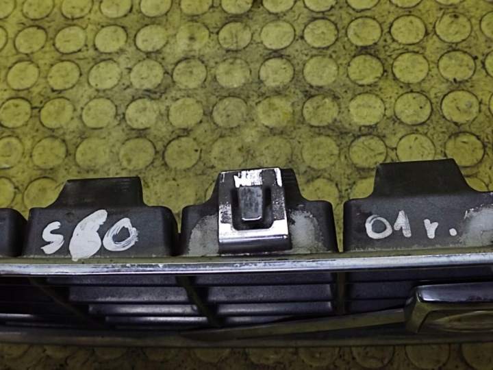 VOLVO S60 GRILLFÅNGARE 9190740 12