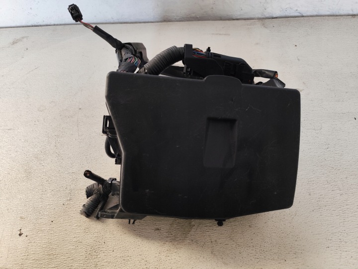 TOYOTA AURIS I 2008 1.4 D4D Szkerény biztosítékszekrény