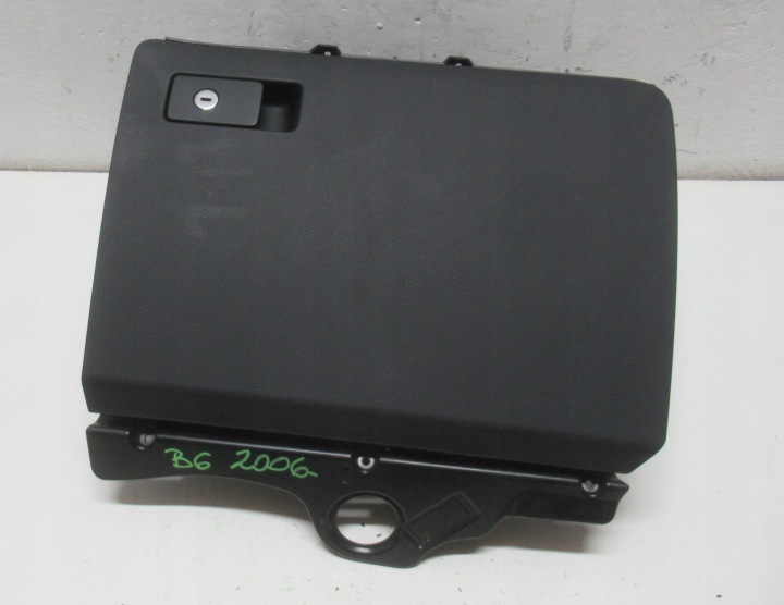 VW PASSAT B6 KOMBI 2.0 TDI 06R passenger compartment of the passenger 3C1857114