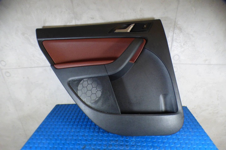 tapisserie latérale/côté portière gauche arrière 5L0867209CB Skoda Yeti
