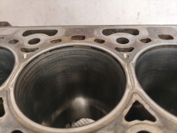 Motorblock GK2Q6015BB Ford TRANSIT Full kropp 2022 15