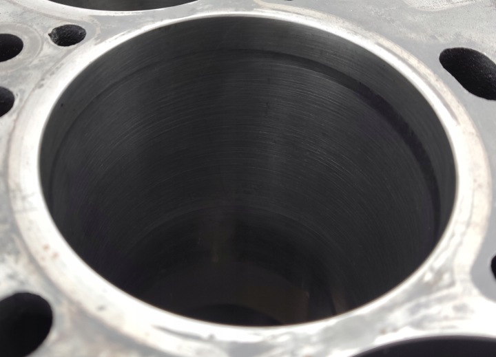 MOOTTORI BLOOK NISSAN PRIMASTAR 2,5 DCI 01-10r G9U 11