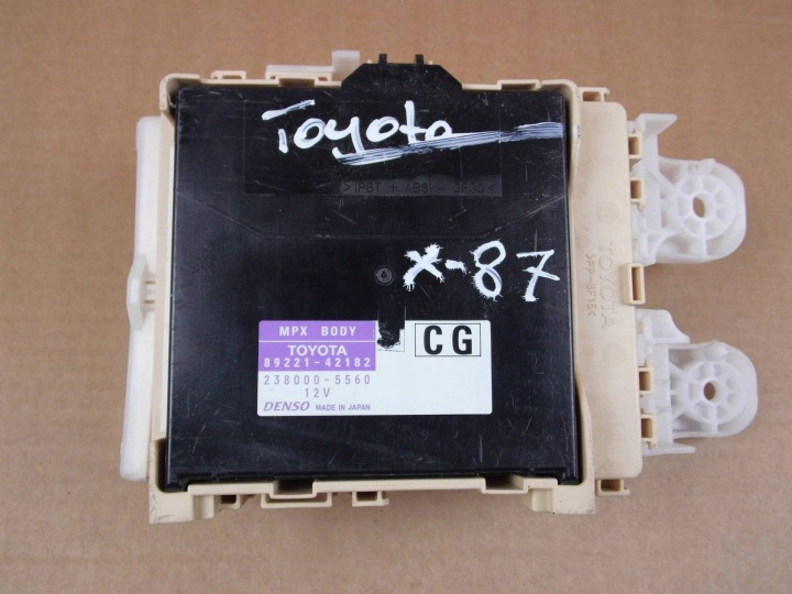 Toyota RAV4 IV module computer control unit komfortu BSI 89221-42182