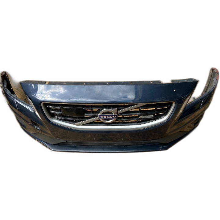 kompletný nárazník predok Volvo V60 a R-dizajn radar