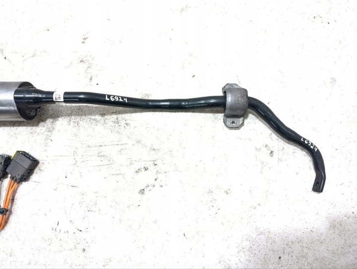 Estabilizador activo 4M0511023T Audi Q8 2021 5