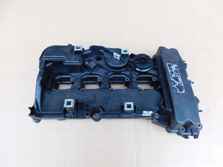 Mercedes Sprinter 906 W203 W209 1.8 compressor; cover of valves 2710101130