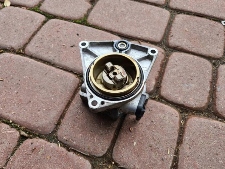 pump VACUM 1.6T LWC Opel Zafira C 55578091