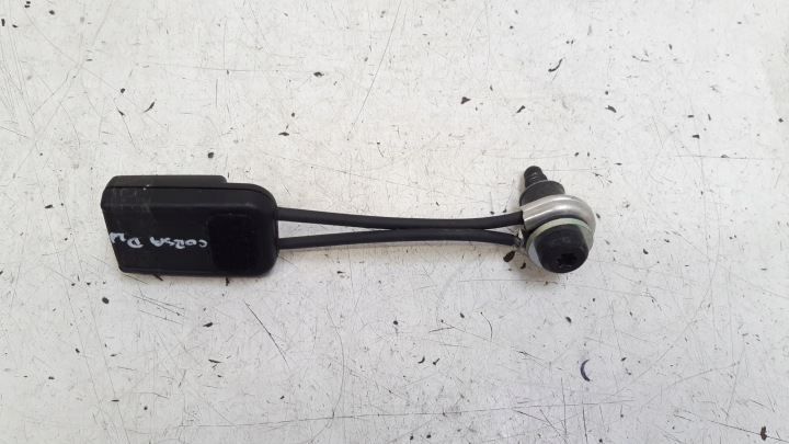 Zapinka steny 13240226 Opel Corsa D