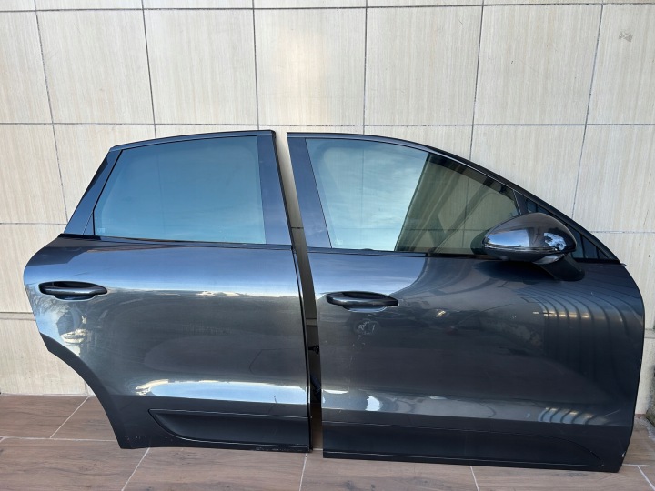 dvere predné zadné pravé kompletné tapacír zrkadlo PORSCHE MACAN 95B