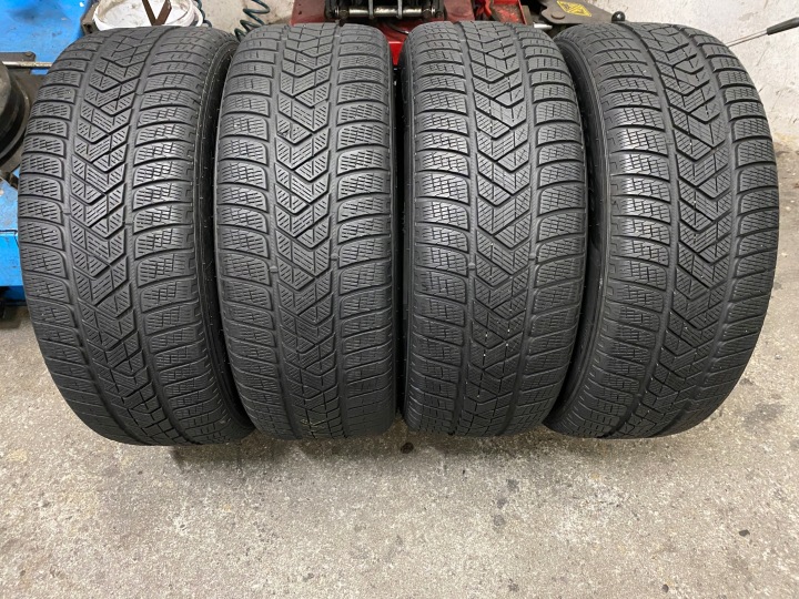 4 gume zimske 235/60R18 Pirelli SCORPION WINTER 7mm