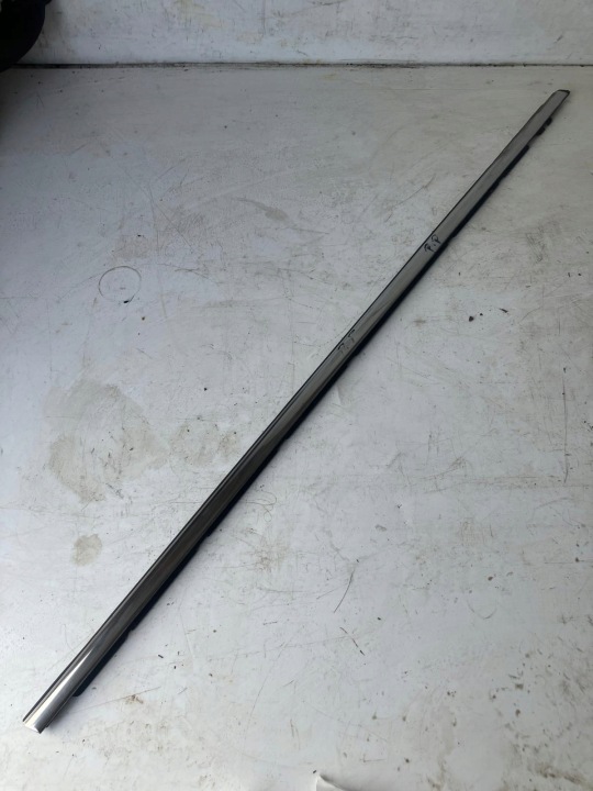 Leiste Schutzleiste ZGARNIAJACA Tür rechts vorne PEUGEOT 308 T9 9677880980 CHROM #23
