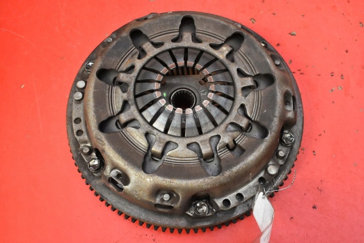 clutch complete 31250-0D091 TOYOTA YARIS 2 II 1.3 VVTI 87 KM 05-09