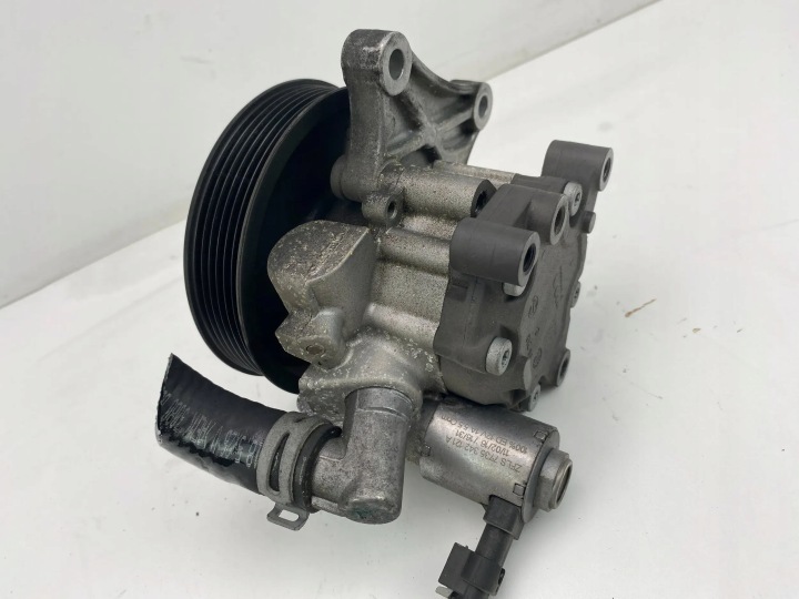 Mercedes C 250 CGI W204 1,8 TURBO Pompe direction assistée A0064667501