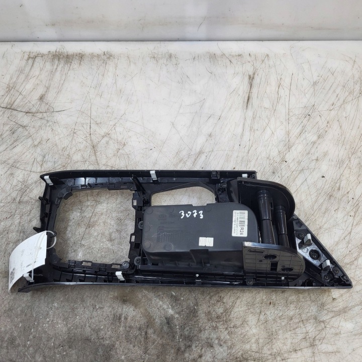 2012 Hyundai i40 Box jack 846703Z000 5