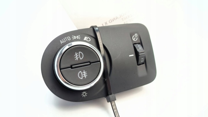 vypínač světel 39050760 OPEL GRANDLAND X a