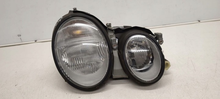 light front front right Mercedes W208