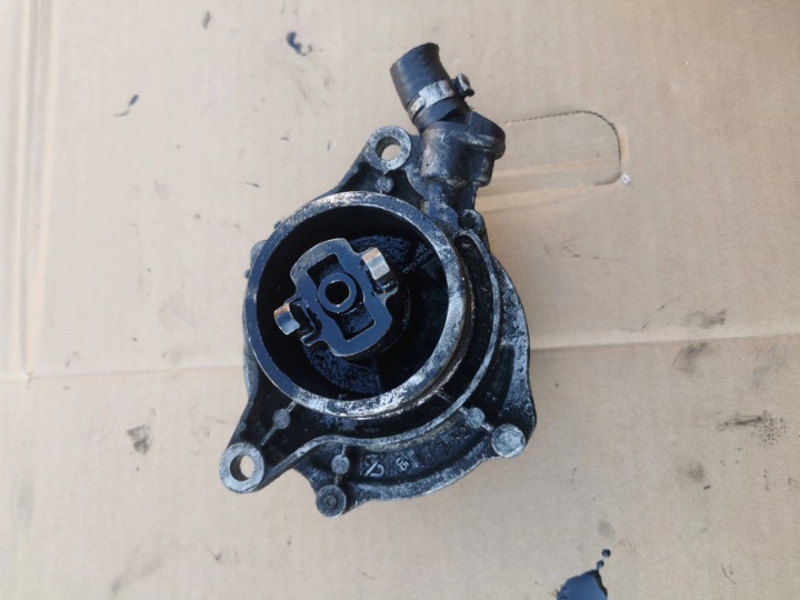 BMW E60 530D M57 1166779123204 7.00437.012 WACUM VACUM Pumpe