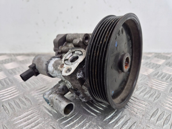 Mercedes E250 CGI W212 Pompe direction assistée A0064667501 M271.860