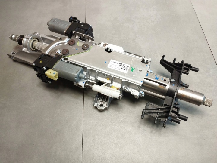 BMW 7 G11 Piantone sterzo usato 7045955237