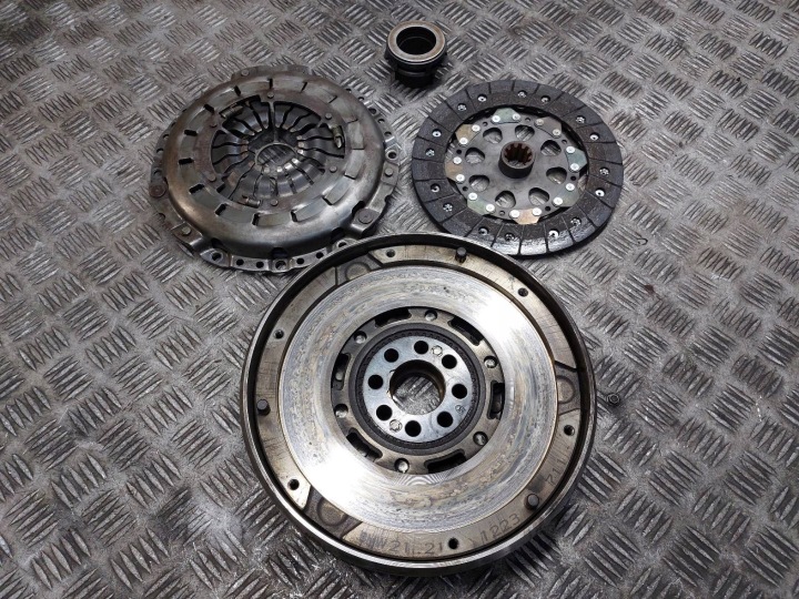 Reifen Rad Schwungrad Bremsscheibe Kupplungssatz Kupplungsscheibe LOZYSKO OPOROWE BMW E46 316I 1223711