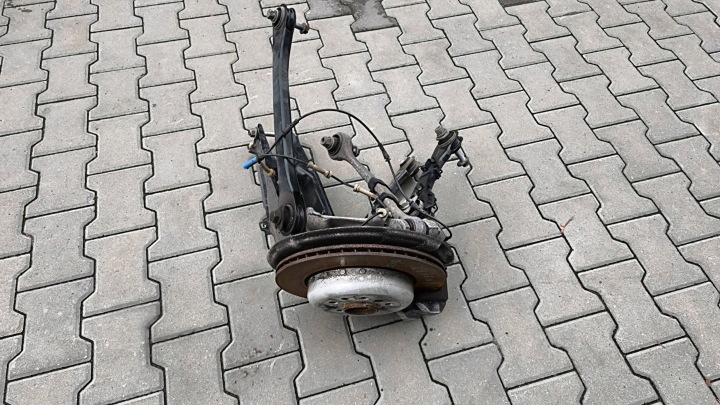 BMW 5 G30 G31 G38 6861138 Achsschenkel Radnabe Radlager hinten rechts Querlenker 621654