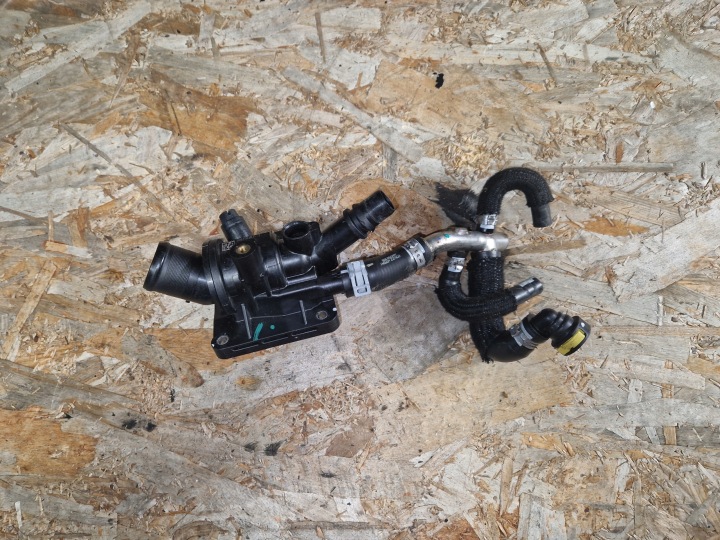 thermostat housing RENAULT AUSTRAL 1.2TCE 110611151R