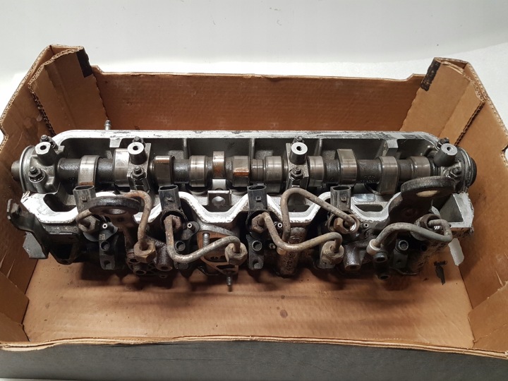 head. nozzles of the engine VW CRAFTER 2.5 TDI 076103373D